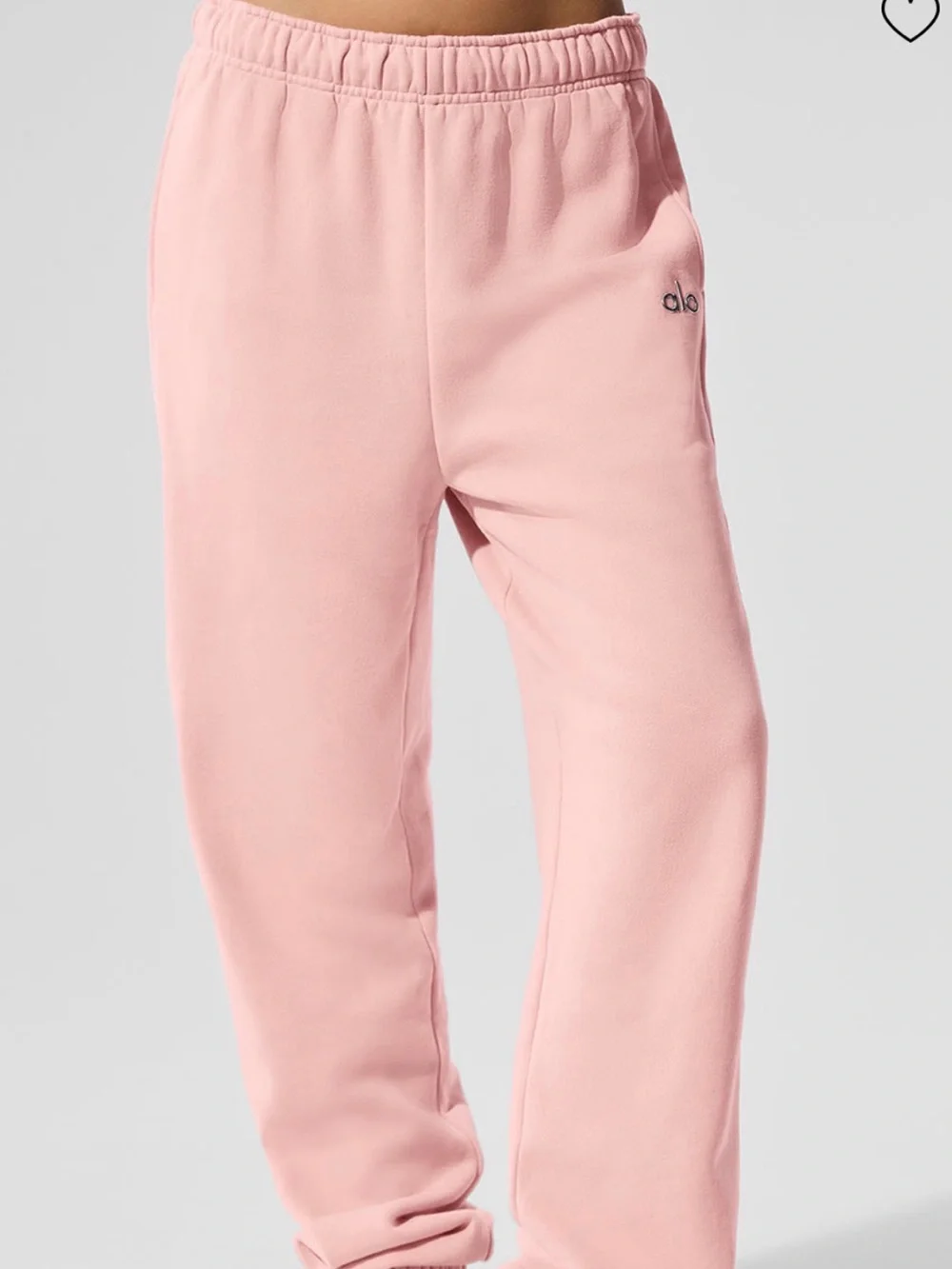 ALO Accolade sweats in Pink Quartz Small